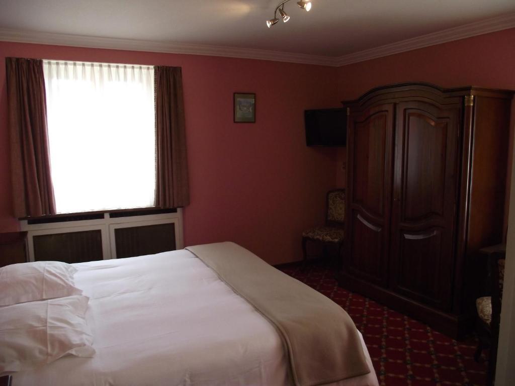 Hostellerie Au Cygne Wissembourg Room photo